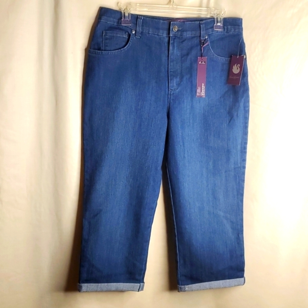 Women Gloria Vanderbilt Ultra stretched Capri denim Jean, Size 10, Blue
